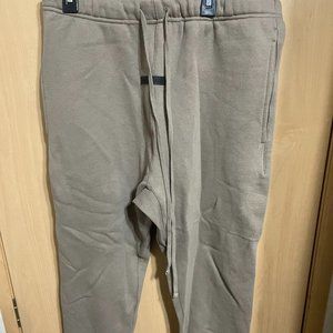UNISEX MEDIUM - FEAR OF GOD ESSENTIALS JOGGER SWEATPANTS - LIGHT BROWN/MOCHA